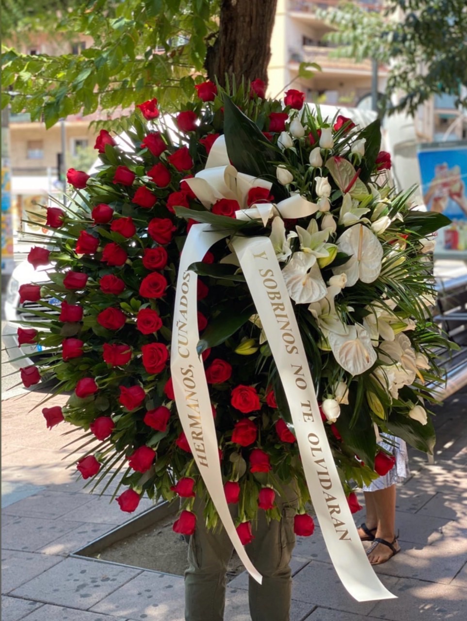 Corona personalizada en rojo y blanco