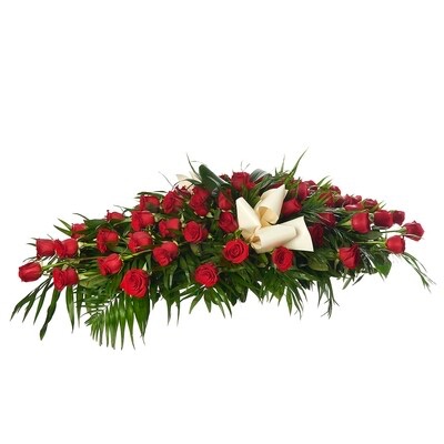 Detalle de Cubre féretro de rosas rojas