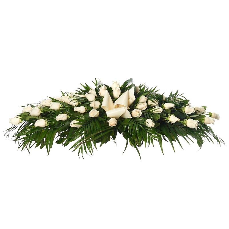 Cubre féretro de rosas blancas